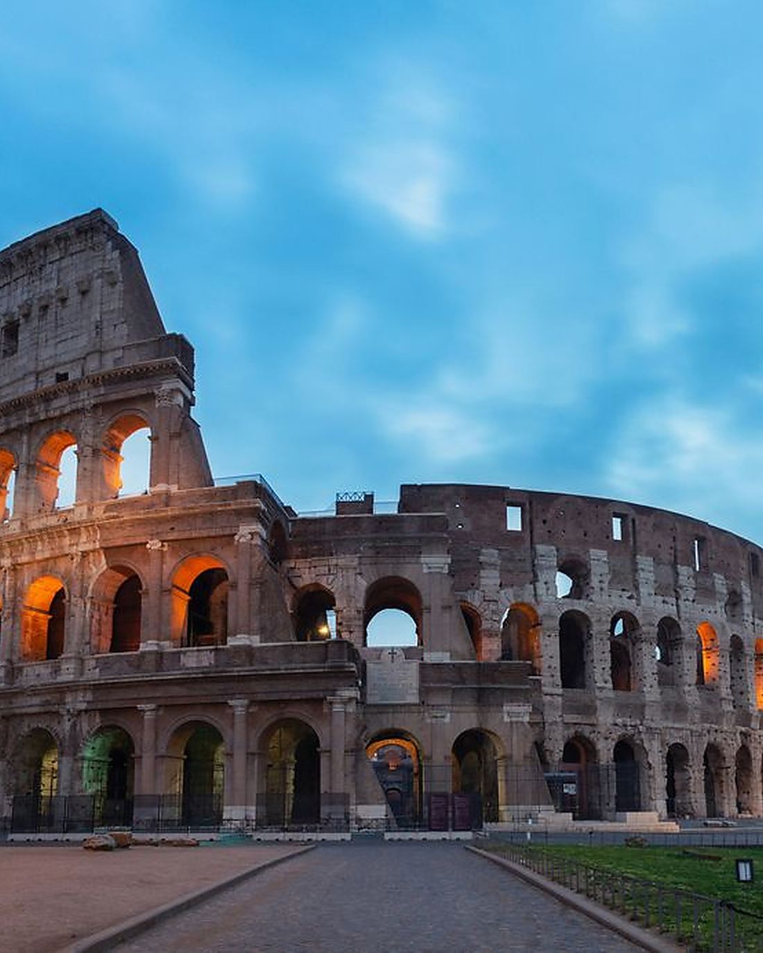 Colosseum i Roma i kveldslys